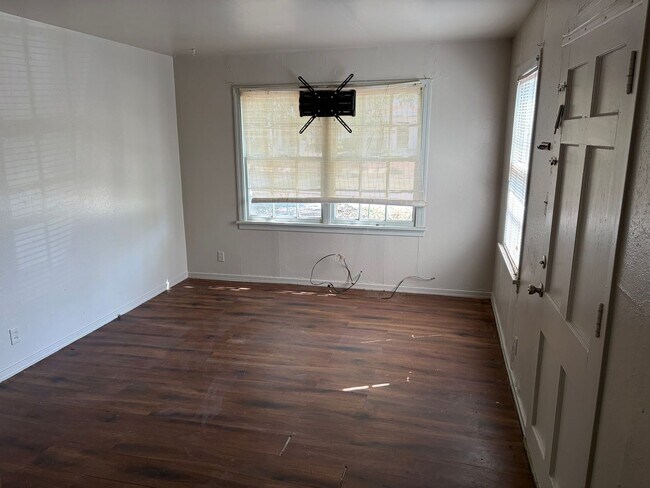 Foto del edificio - 2726 Lakehurst Ave