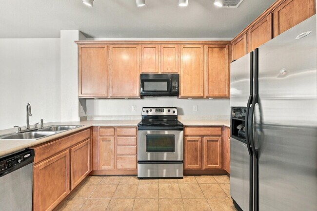 Foto del edificio - $2,099.95 with $200 Off the first month's rent, 2 Beds - 2 Baths, Condo in Aurora with In-Unit Wa...