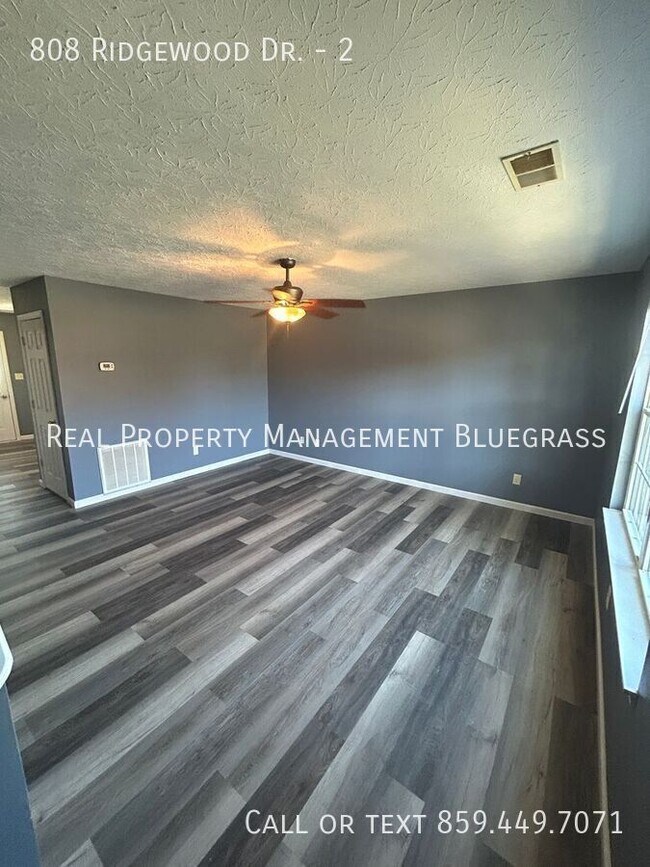 Foto del edificio - 808 Ridgewood Dr