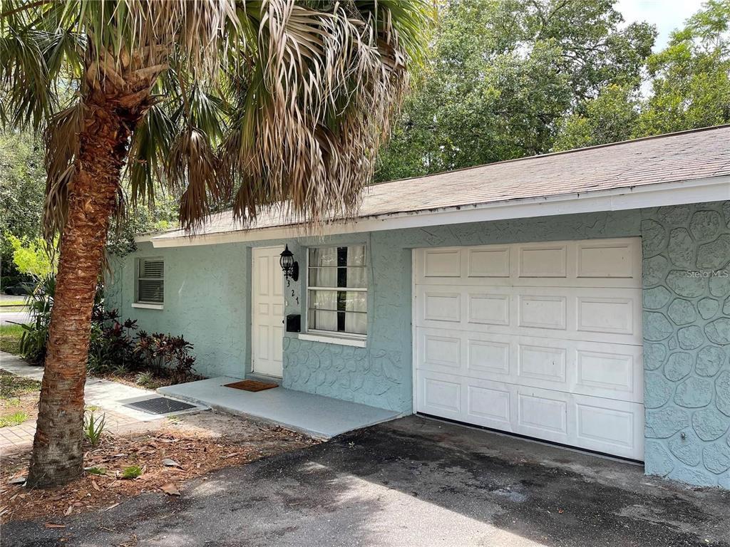 327 22nd Ave S, Saint Petersburg, FL 33705 Townhome Rentals in Saint