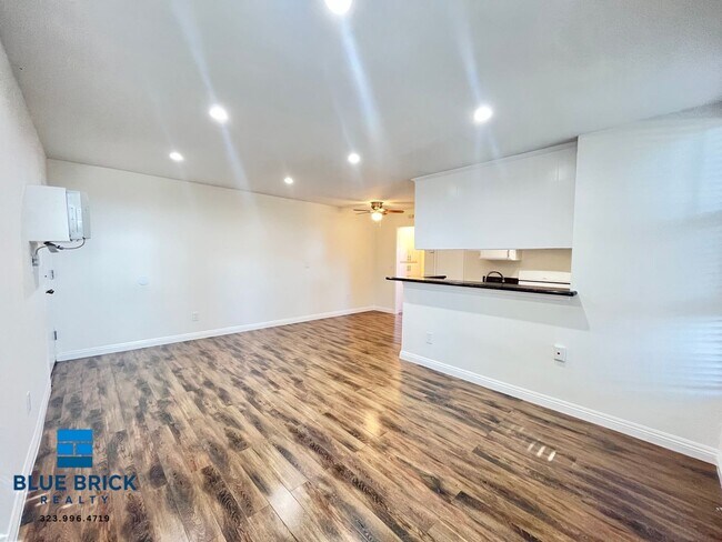 Foto del edificio - 14831 Delano St