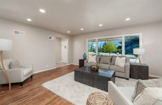 Foto del edificio - 1718 Virginia Ln