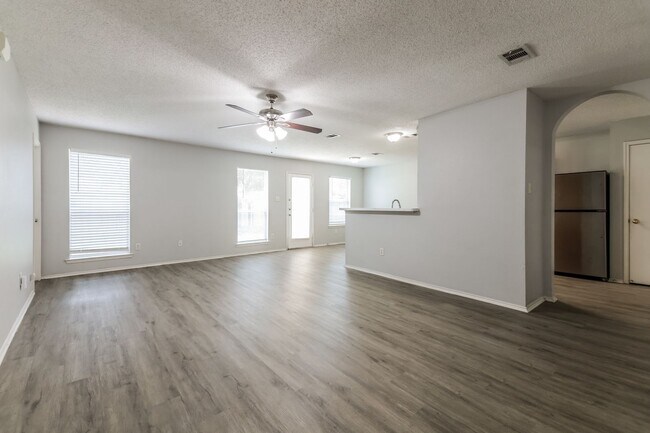 Foto del edificio - 3 BR/2BA | Newly Renovated Single Family Home | 1-Car Covered Parking | Gated backyard!