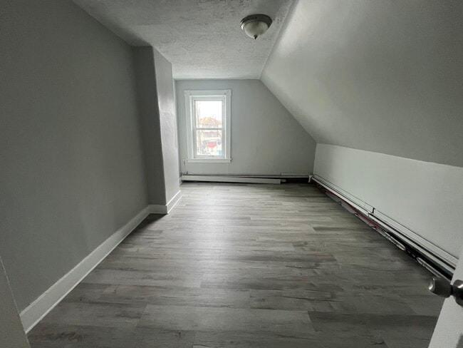 Building Photo - 17 Winfield St