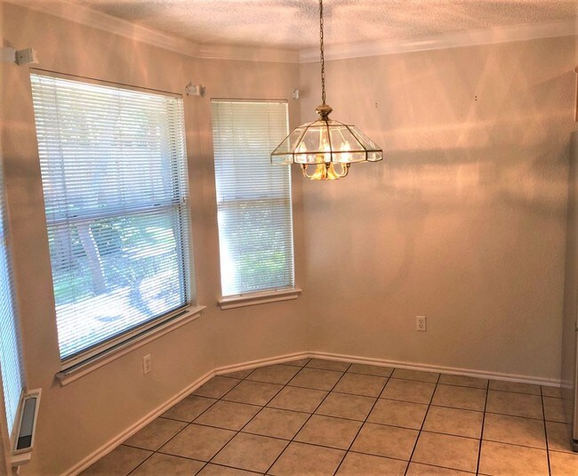 Building Photo - 1302 Cedar Crest
