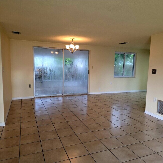 Foto del edificio - 9416 Rainbow Ln