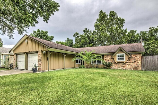 Building Photo - 7230 Roos Rd