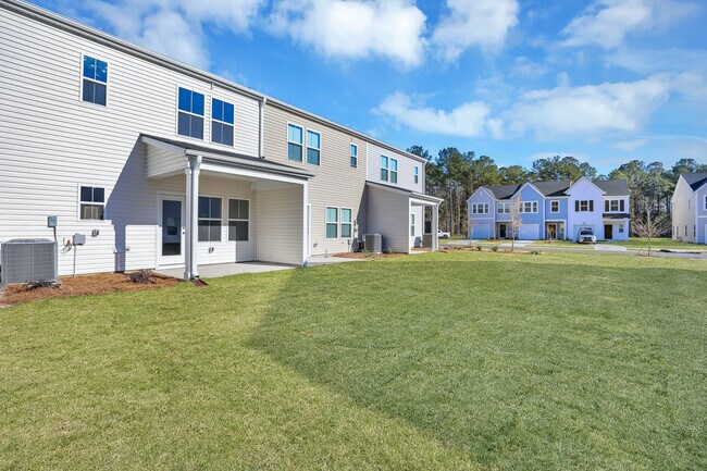 Porche trasero - 8049 Reagan Way