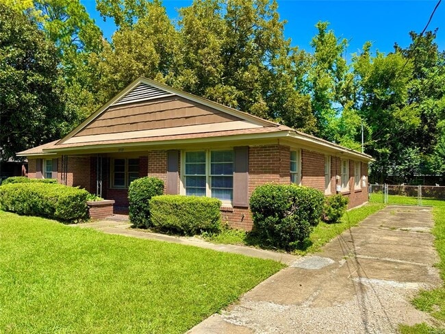 Building Photo - 3719 Bridlewood Dr