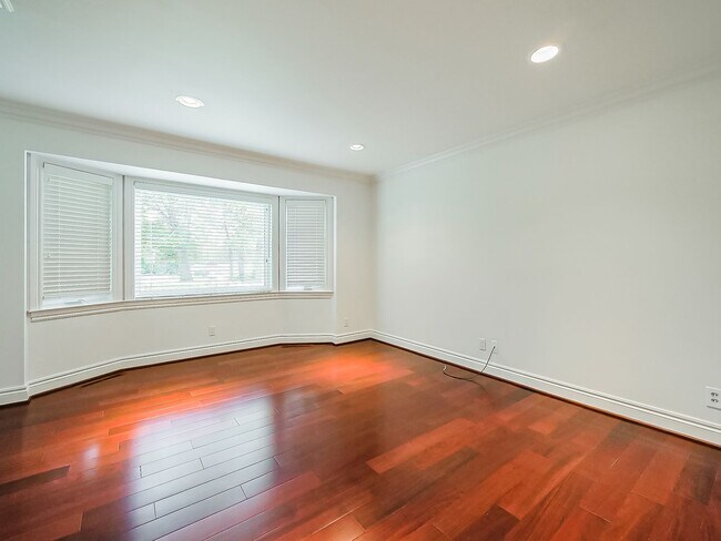 Building Photo - Beautiful 3-Bed, 3-Bath Home in Desirable Bloomfield Township!