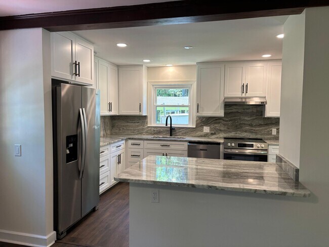 Foto del edificio - 109 Hillcrest Ln