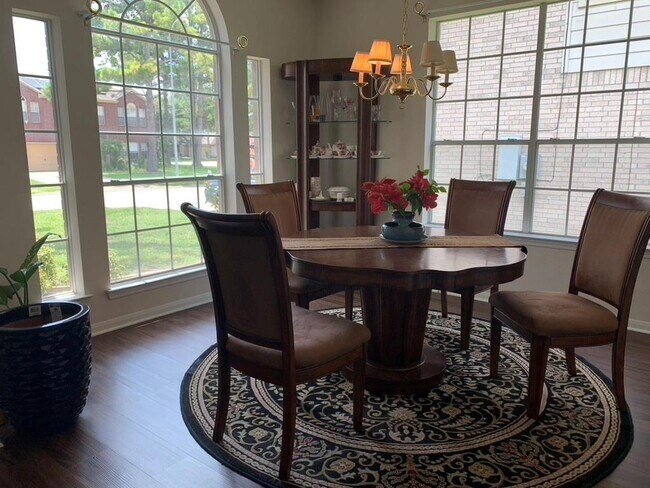 Foto del edificio - 18326 Hollow Branch Ct