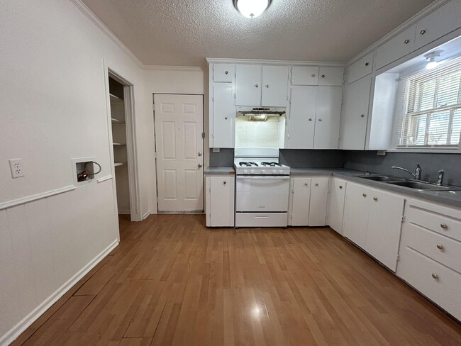 Building Photo - 2211 26th St