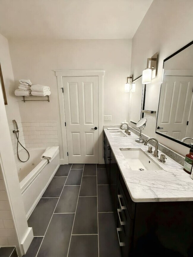 Foto del edificio - 1408 Pleasant St