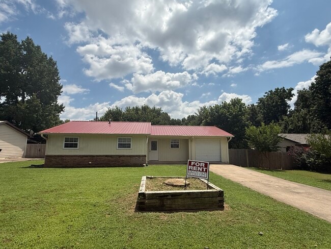 Building Photo - 2409 Woodland Ave
