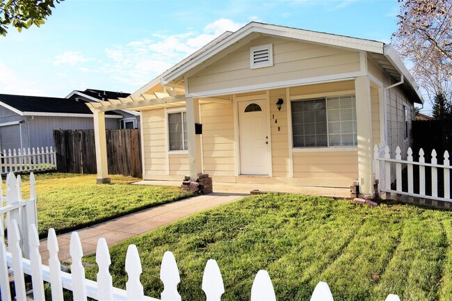 Building Photo - Dog Friendly Remodeled Home