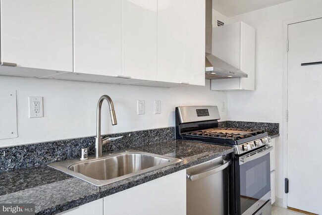 Foto del edificio - 10201 Grosvenor Pl