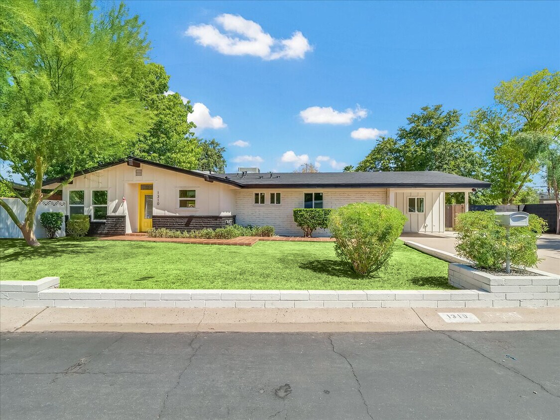 Primary Photo - 1310 W Palmaire Ave
