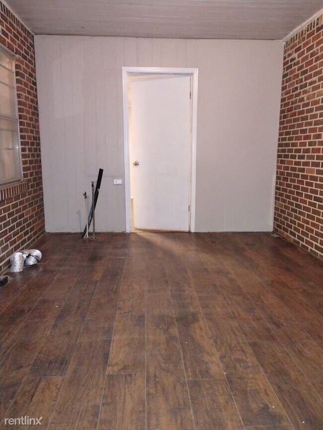 Building Photo - 2 br, 1 bath Duplex - 1329 Heflin Avenue W...