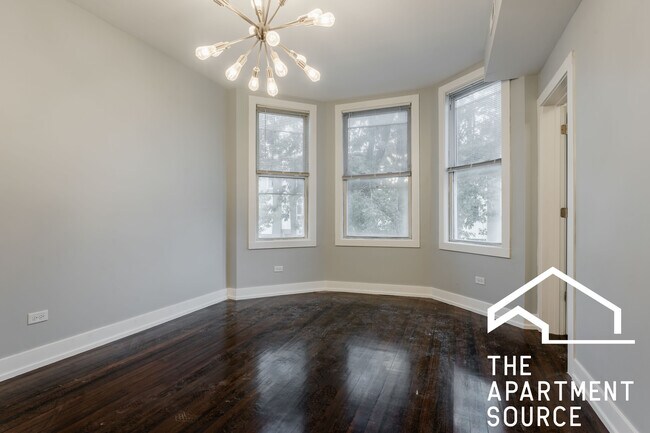 Foto del edificio - 2657 N Ridgeway Ave