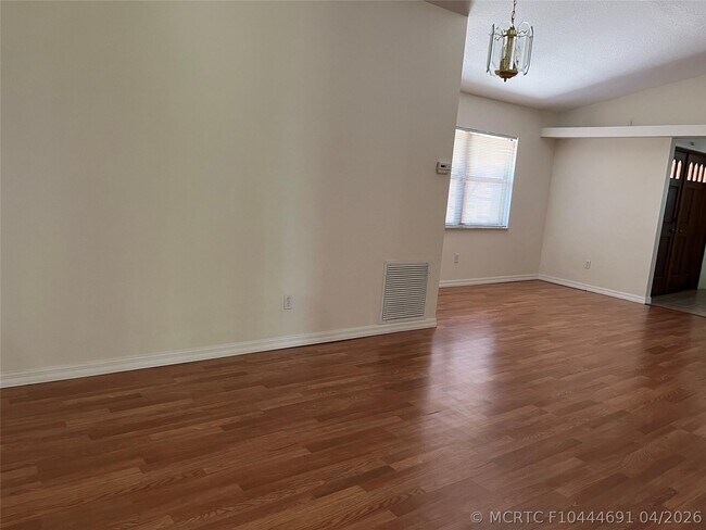 Foto del edificio - 800 French Creek Ln