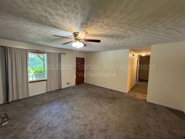 Building Photo - 175 Highland Cir