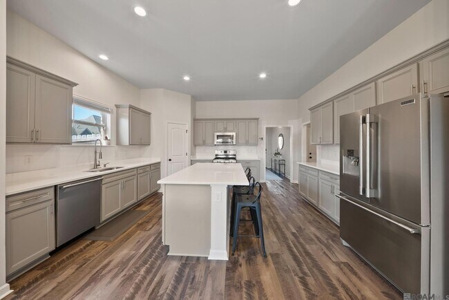 Foto del edificio - 1343 Rustic Pine Dr