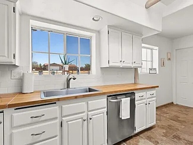 Foto del edificio - 7076 La Habra Ave