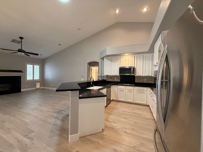 Building Photo - 2206 Summerwind Cir