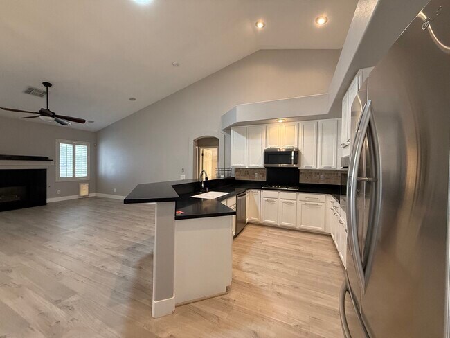 Foto del edificio - 2206 Summerwind Cir