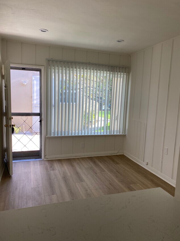 Primary Photo - 1253 Chelsea Ave