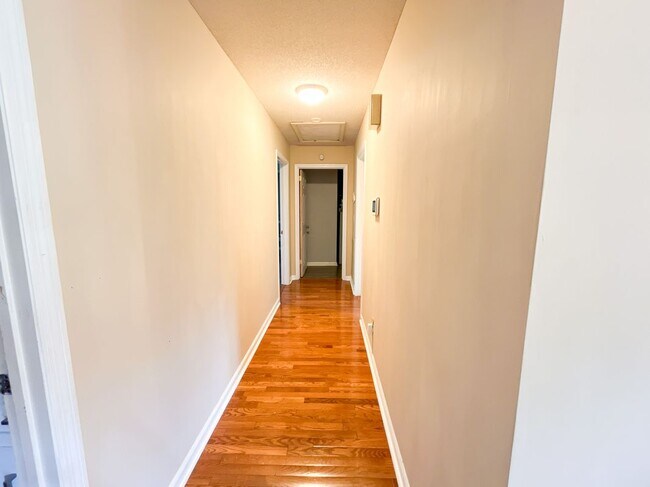 Foto del edificio - 6413 Edgmon Dr