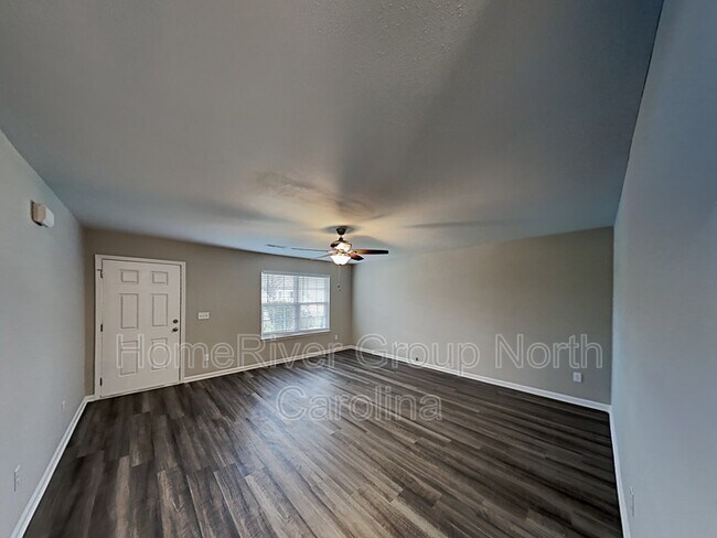 Building Photo - 3028 Desmond Woods Dr