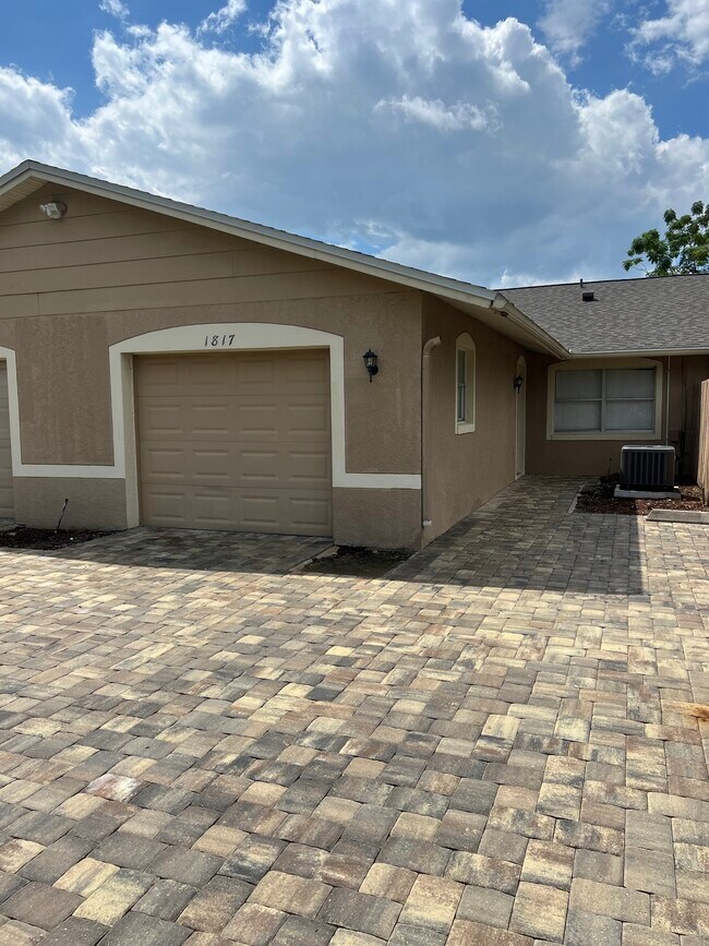 Building Photo - 1817 Fairview Shores Dr