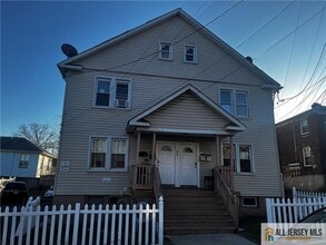 Building Photo - 186 Comstock St