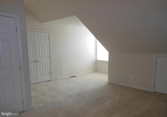 Building Photo - 104 Oak Knoll Terrace