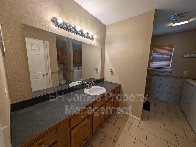 Foto del edificio - 104 Aspen Ct
