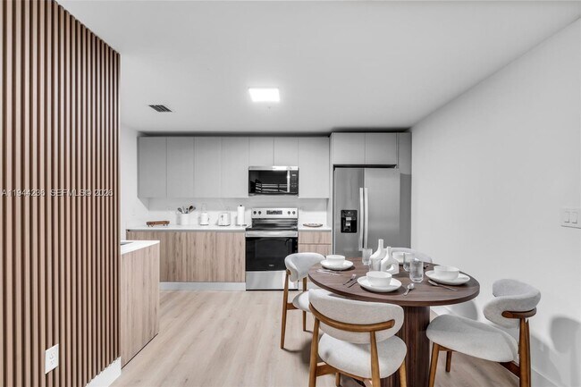 Foto del edificio - 3728 NW 19th Ave