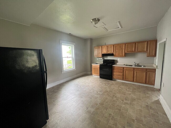Foto del edificio - 2225 Russell Ave SW 2+ bedroom 1 bath $1195