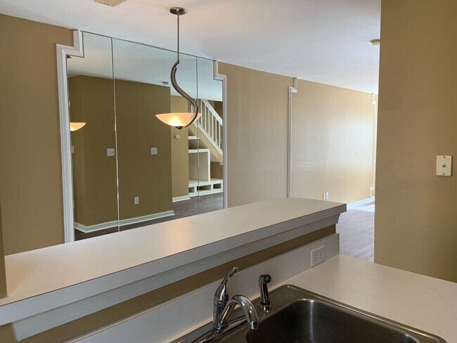 Foto del edificio - 2 bedroom townhome in Chelsea Commons