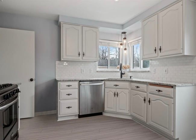 Building Photo - 1602 E Maple Rd