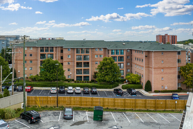 Building Photo - The Valleys of Towson