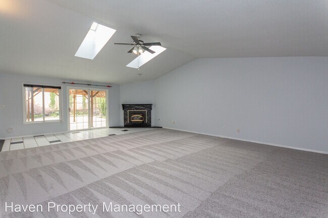 Building Photo - 3 br, 1 bath House - 2217 S 248th St