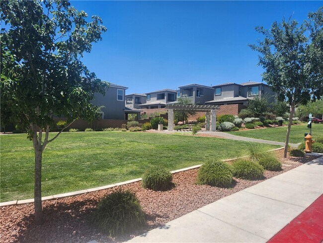 Foto del edificio - 4163 Peaceful Meadow St