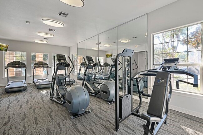 Building Photo - 3101 Vista Dr