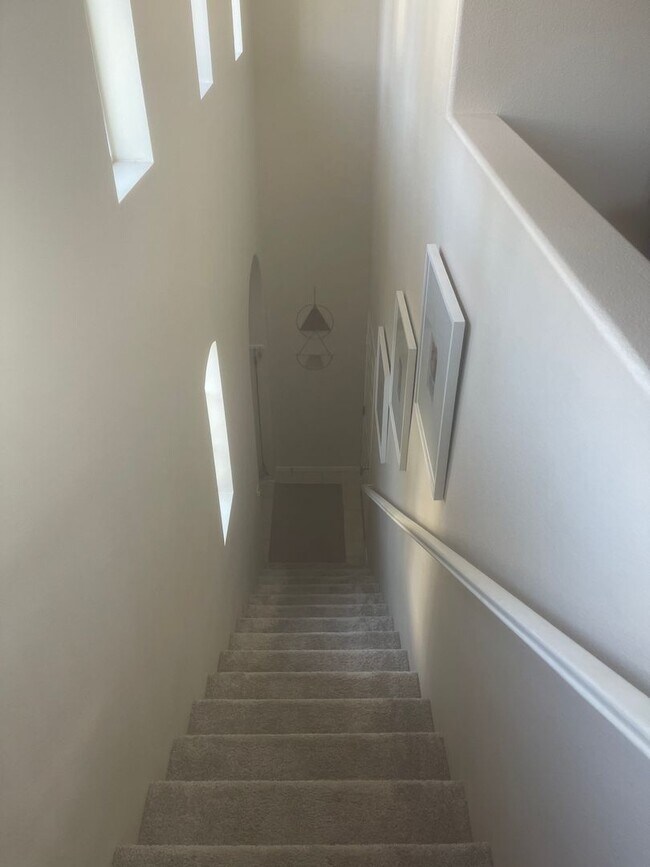 Foto del edificio - 2 bedroom 2 bath condo with single car garage