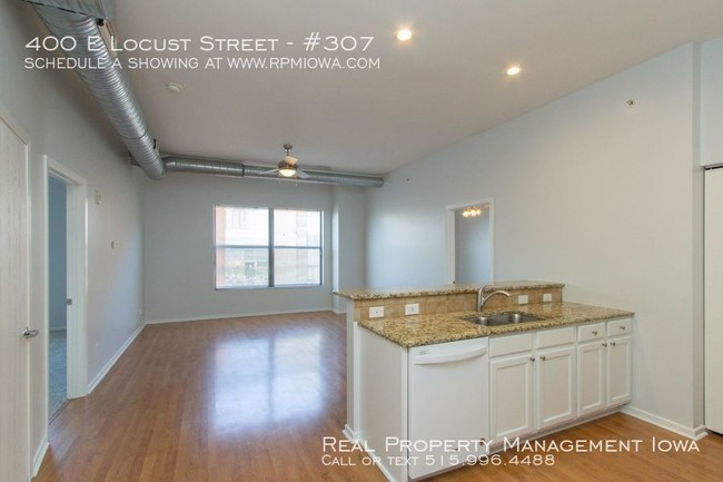 Building Photo - 400 E Locust St