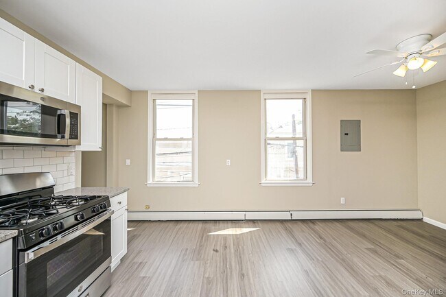 Foto del edificio - 463-465 E Main St