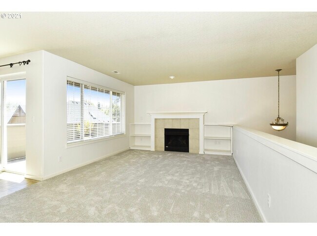Building Photo - 1588 NE 71st Ave