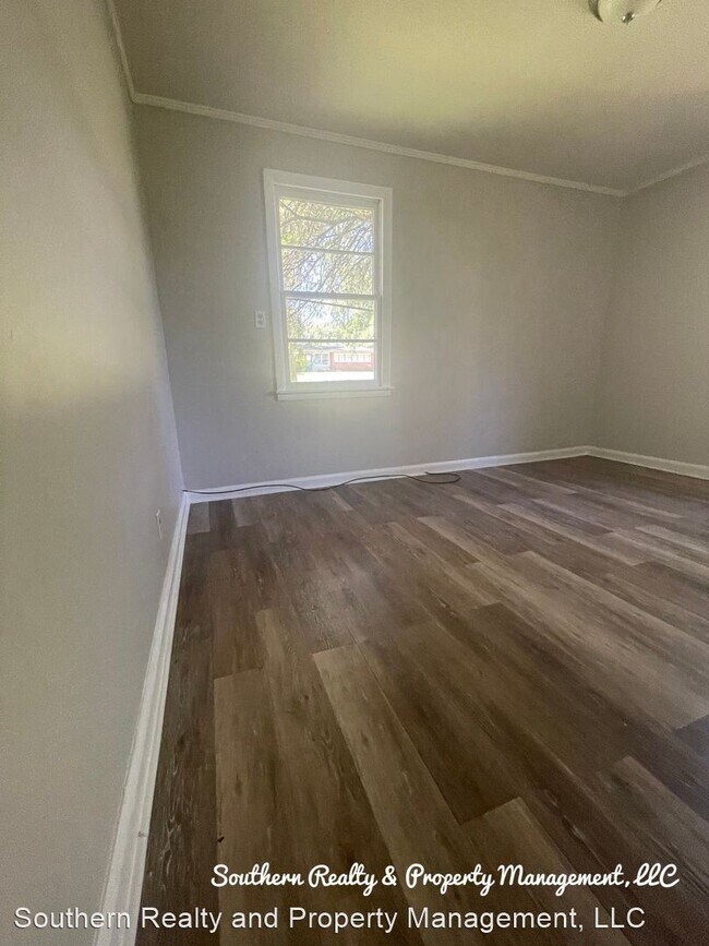 Building Photo - 3 br, 1 bath House - 247 Nottingham Road